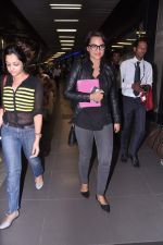 Sonakshi Sinha snapped at the airport as they  return from Dubai promotions of Lootera in Mumbai on 27th June 2013 (27).JPG
